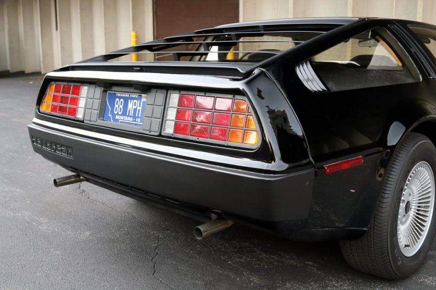 Детали экстерьера DeLorean DMC-12 in Black 1981 года  (фото 52 из 207)